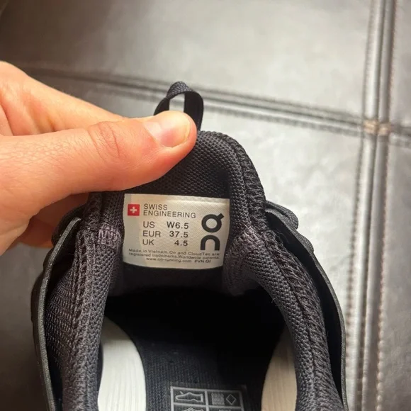 On Helion 6.5 never worn outside - Picture 2 of 4